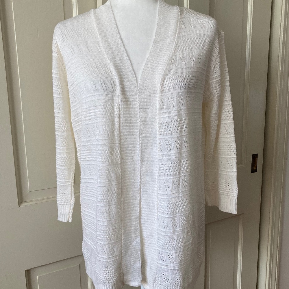 Pretty Knitted Pattern V-Neck Sweater by ETC..
